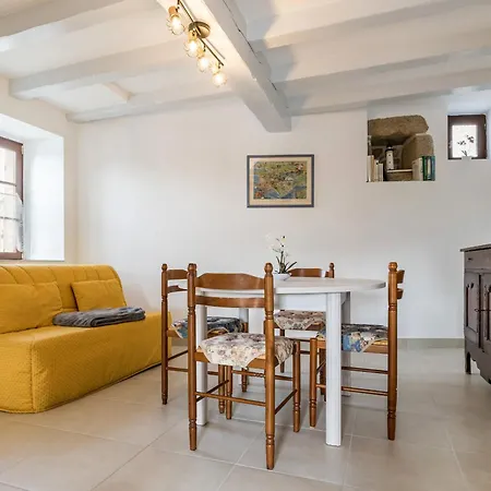 Charmante Maison Renovee A 500m De La Avec Jardin, 2 Chambres, Parking Gratuit - Fr-1-306-911 別荘